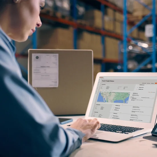 logistics_solutions_schneider_freightpower_track